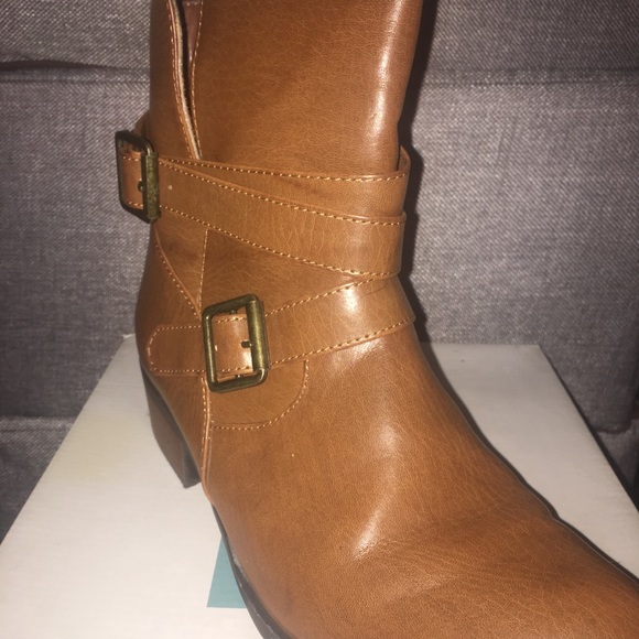 Brown boots - Picture 2 of 4